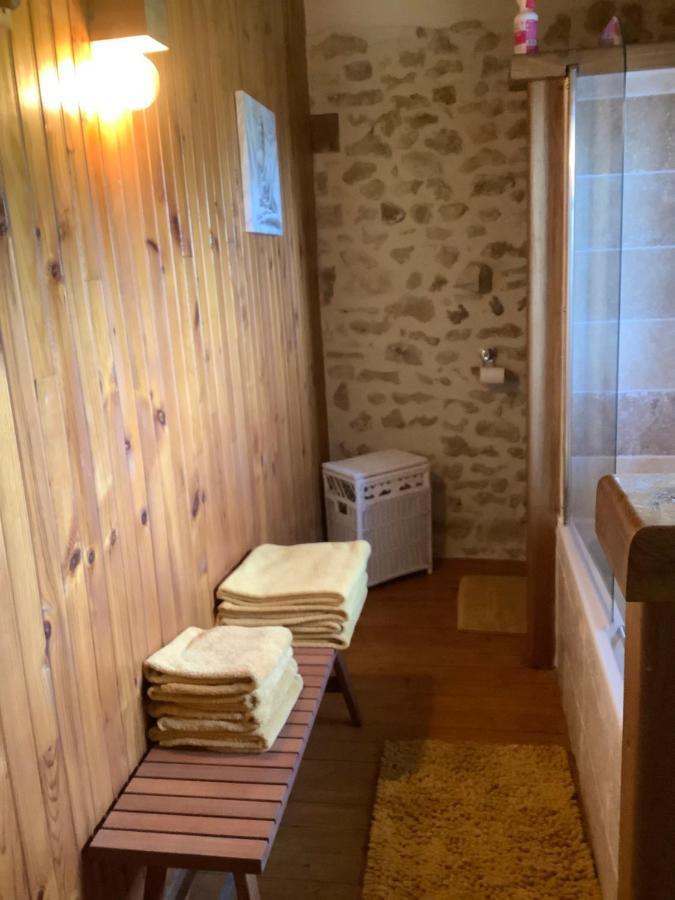 Gîte vallée magique Panissaud Le Grand-Madieu Extérieur photo