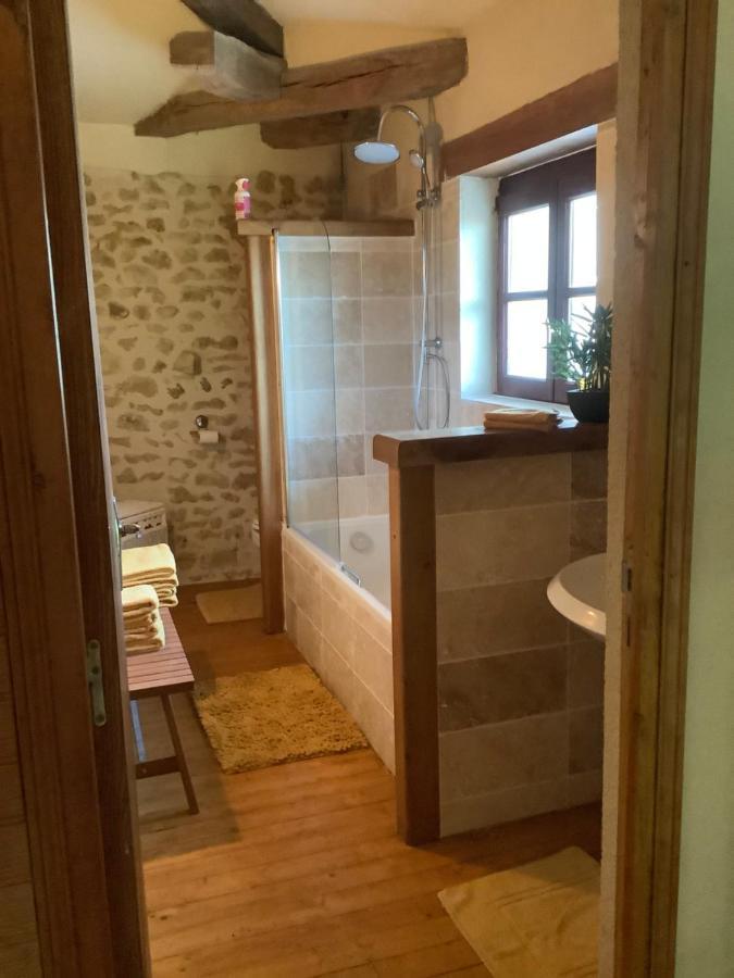 Gîte vallée magique Panissaud Le Grand-Madieu Extérieur photo