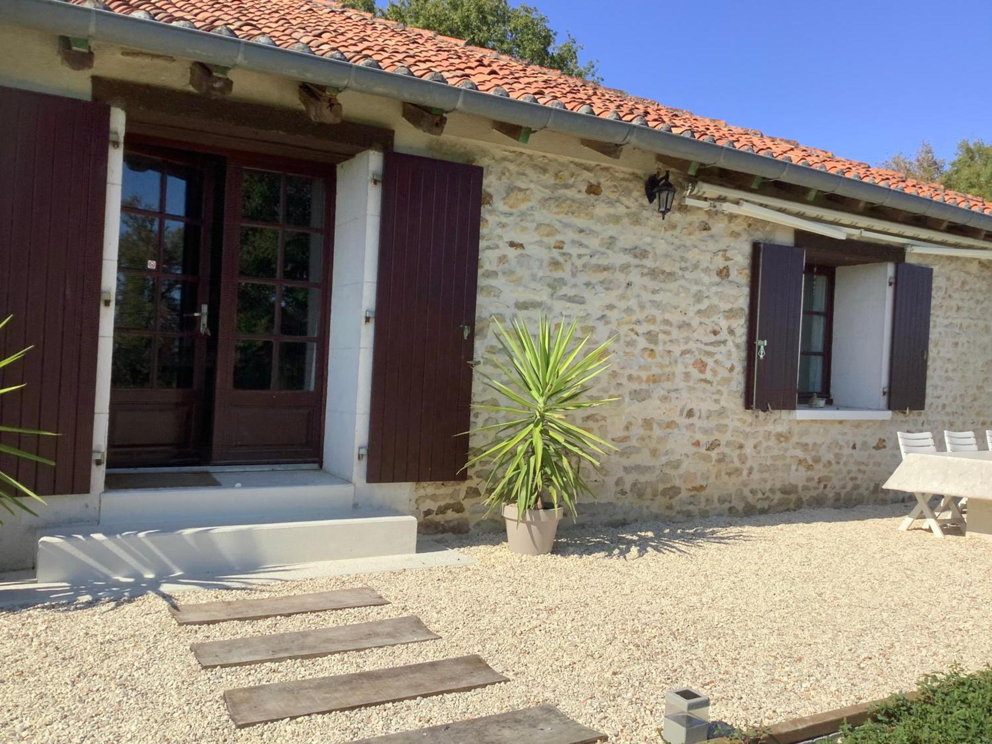 Gîte vallée magique Panissaud Le Grand-Madieu Extérieur photo