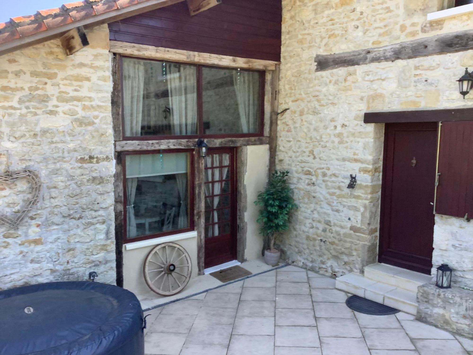 Gîte vallée magique Panissaud Le Grand-Madieu Extérieur photo